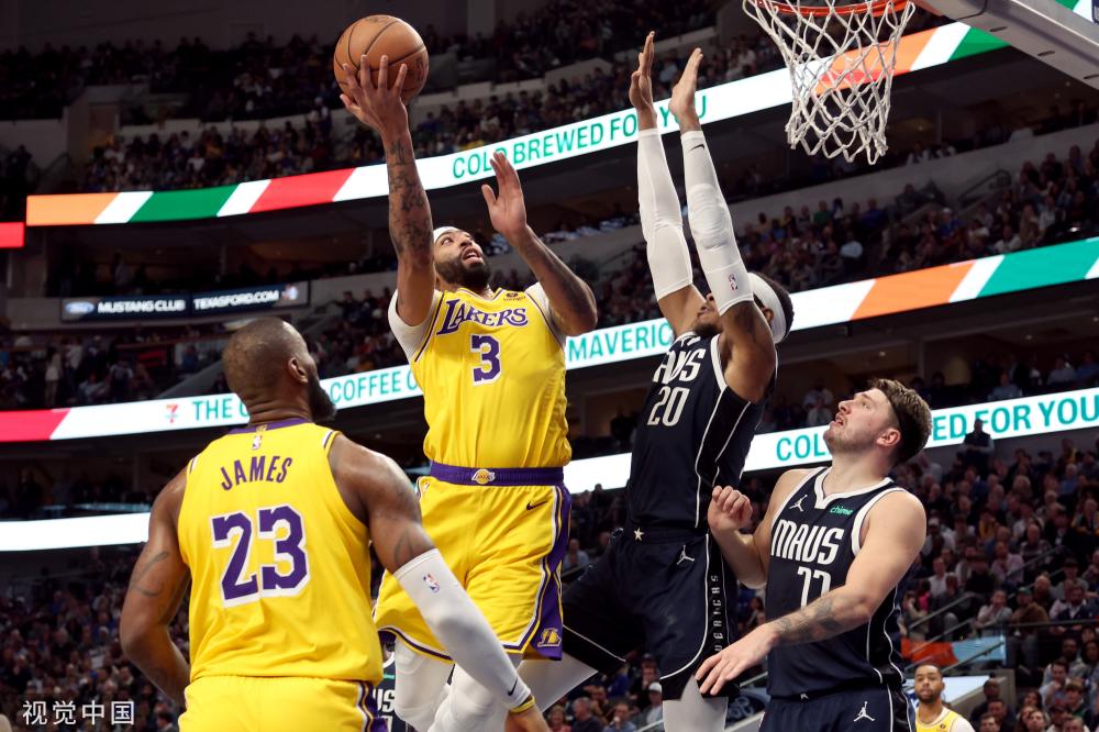 双方的后防 双方的后防