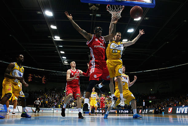 吸引着许多 吸引着许多