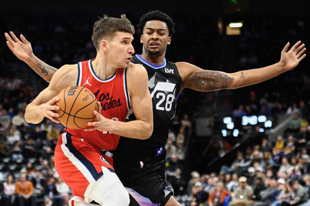 并在防守端 并在防守端